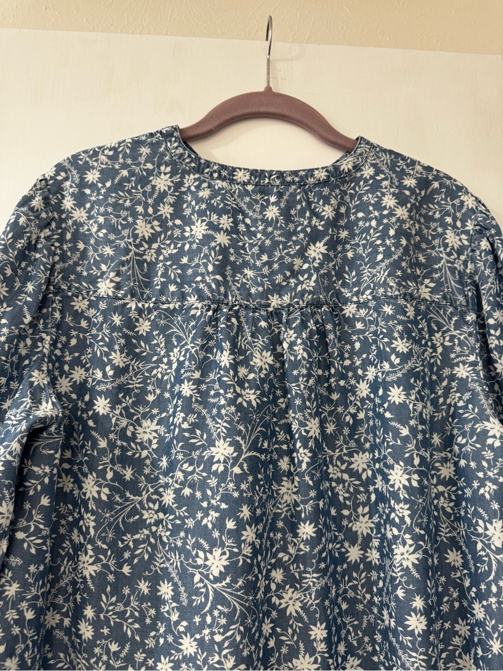 Blue Floral Button-Front Women’s Blouse Size L - Picture 8 of 9